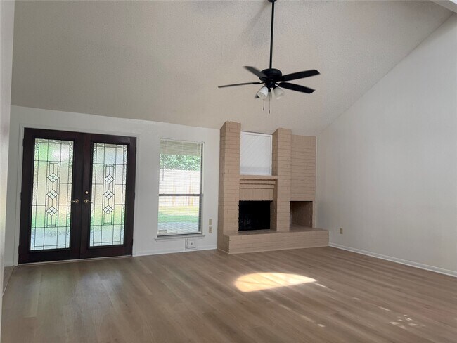 Photo - 9826 Chiselhurst Dr