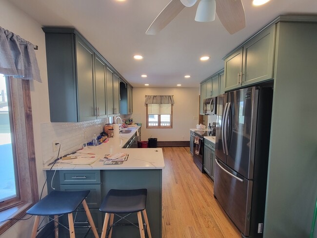 Kitchen - 4605 Oneida St