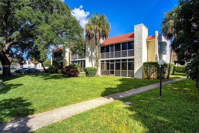 Building Photo - 606 NW 13th St Unit 27