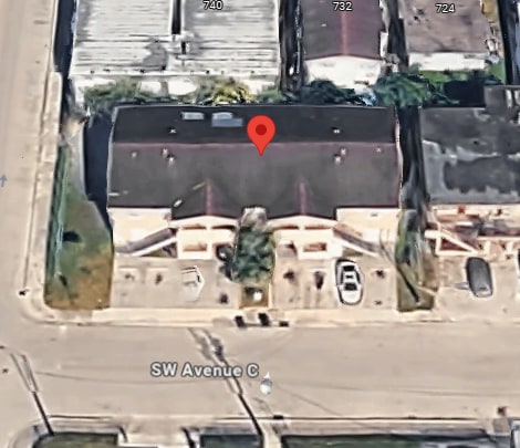 Building Photo - 749 SW Avenue C Unit 3