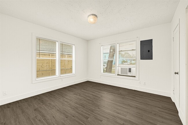 Photo - 969 Wakefield Dr