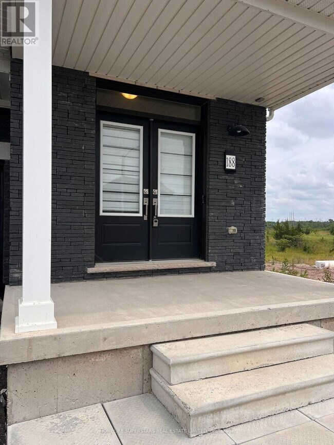 Photo - 188 Aviron Cres