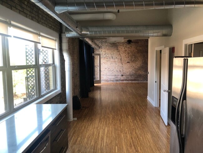 Photo - 56 Monroe Center St NW Unidad 7