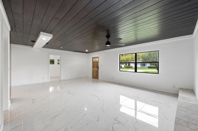 Photo - 2529 Rainbow Dr