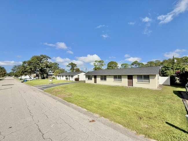 Photo - 7073 Brentford Rd