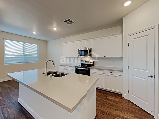 Photo - 6035 Schmidt St