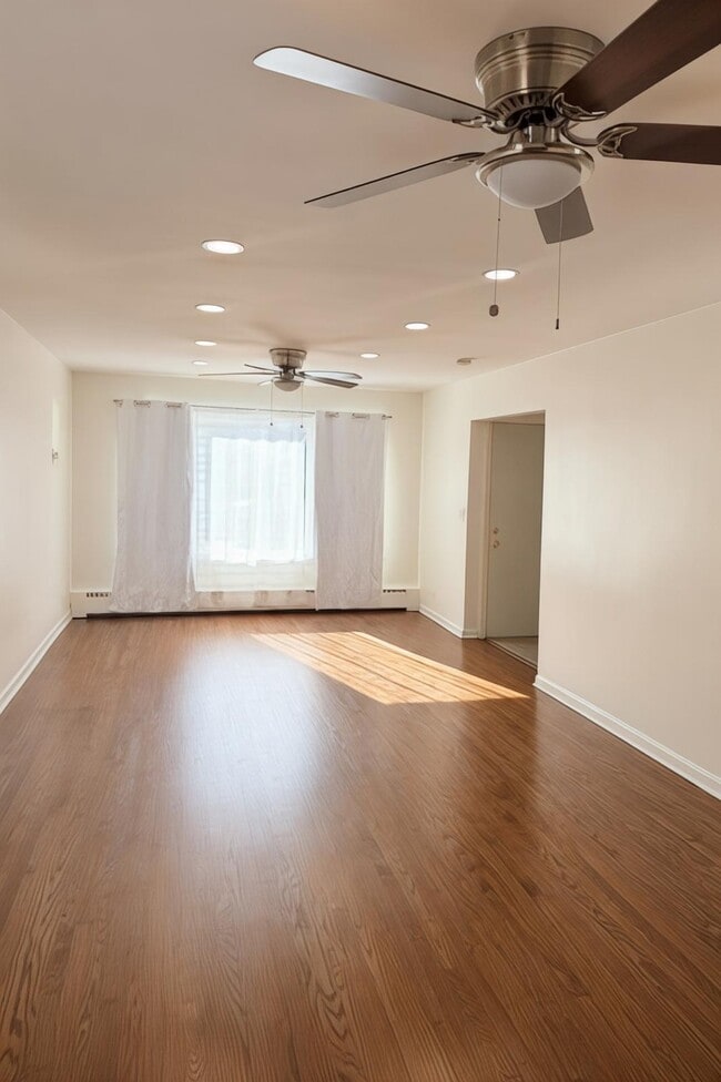 Building Photo - 6304 W Diversey Ave Unit 2