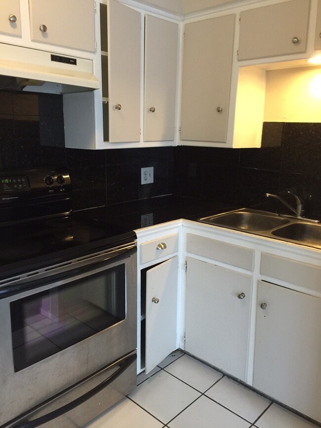 Building Photo - 710 Colquitt St Unit 07