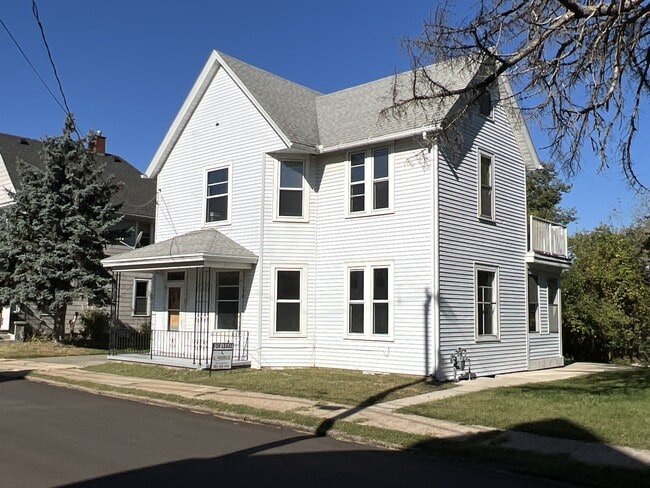 Photo - 451 W 16th St