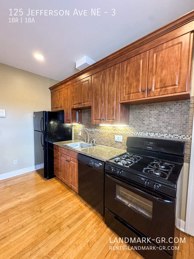 125 Jefferson Ave SE Unit 3