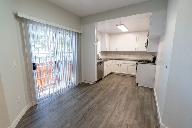 Photo - 7057 Lanewood Ave