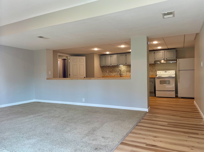 Photo - 12841 Schleweis Rd Unidad 1 Bedroom Luxury Apt