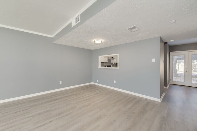 Photo - 3 Bed, 1.5 Bath Townhome in Bryan for August Move In!