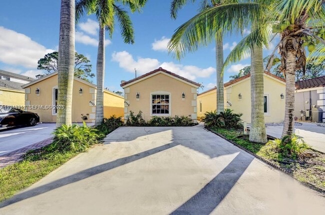 Photo - 4728 Clemens St