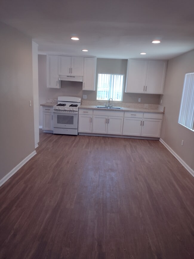 Building Photo - 1041 E Avenue R Rental