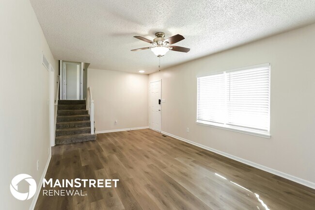 Photo - 209 SW Cross Creek Dr