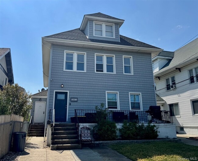 Building Photo - 507 Laurelton Blvd Unit 2