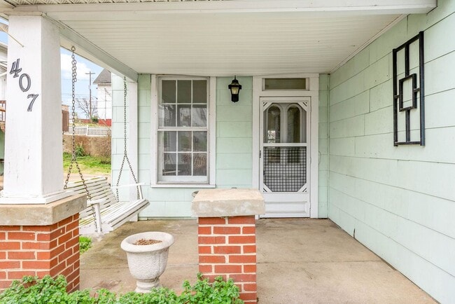 Photo - Cozy 2 Bedroom Downtown Home Available!