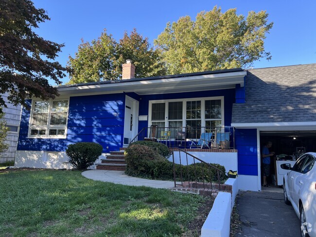 Building Photo - 557 S Orange Ave Rental