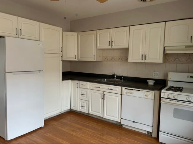 Building Photo - 1039 David Dr Unit 2E