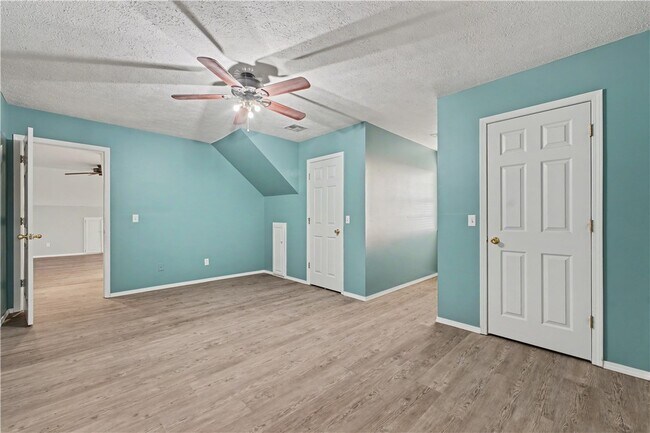 Photo - 1092 N Main St