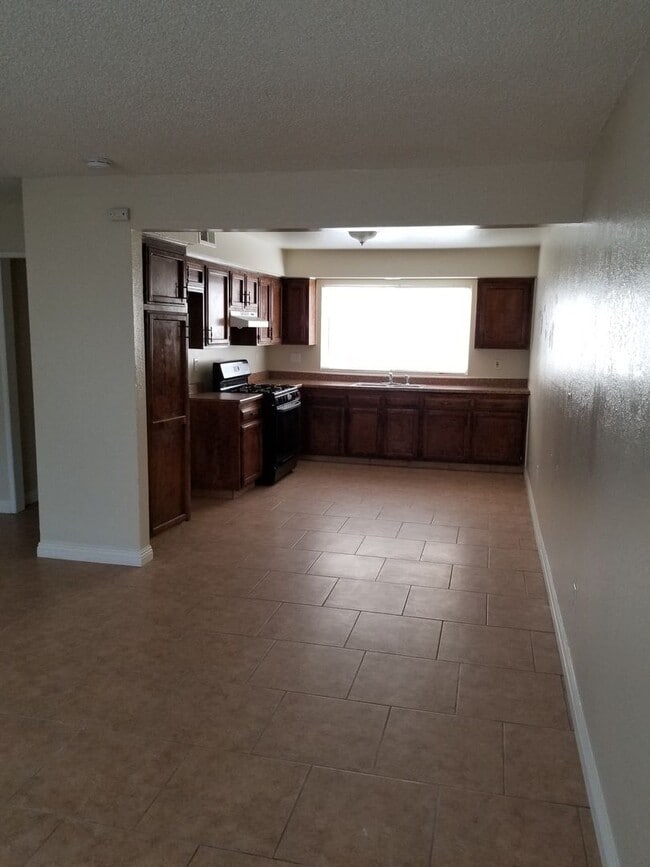 Building Photo - 1011 Padre St Unit A Rental