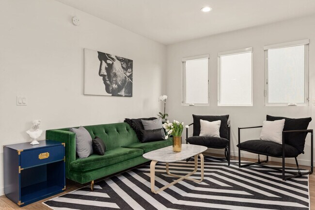 739 S Ogden Dr Unit ID1022658P