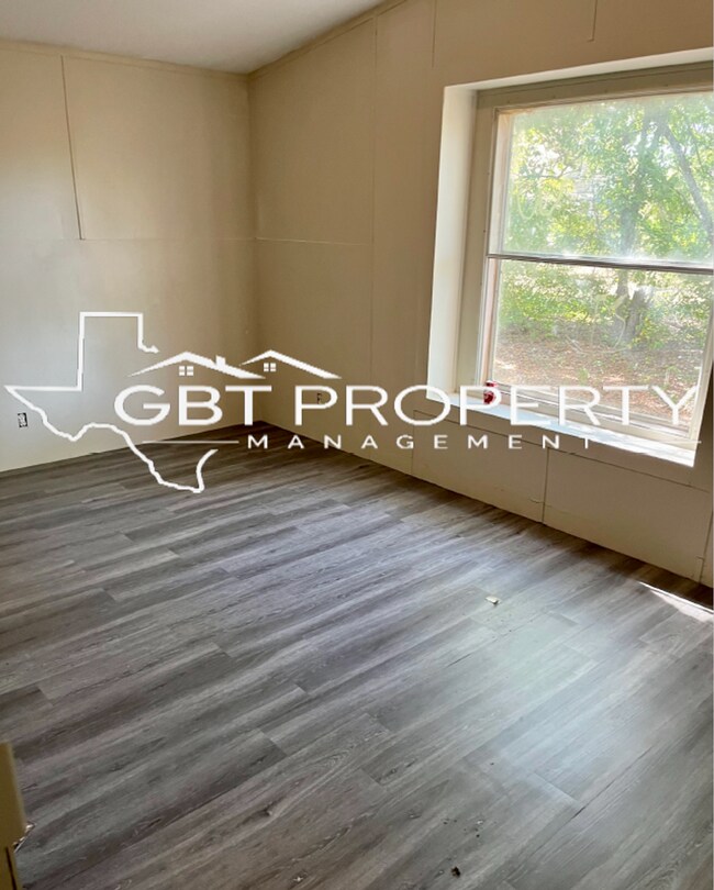 Photo - Spacious 3 bed 2 bath single wide on an ov...