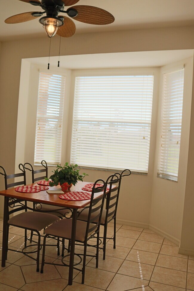 Photo - **SHORT-TERM RENTAL - FURNISHED TURNKEY 2/...