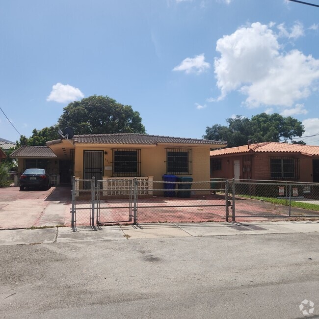 Building Photo - 828 NW 32nd Pl Rental