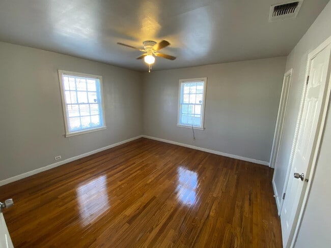 Photo - 2405 22nd St