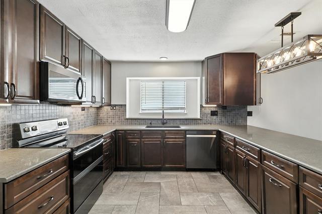 Photo - 990 Acorn Dr House