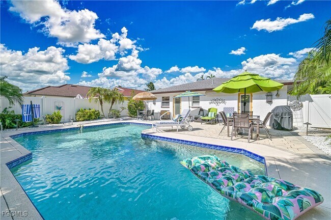 Building Photo - 572 105th Ave N