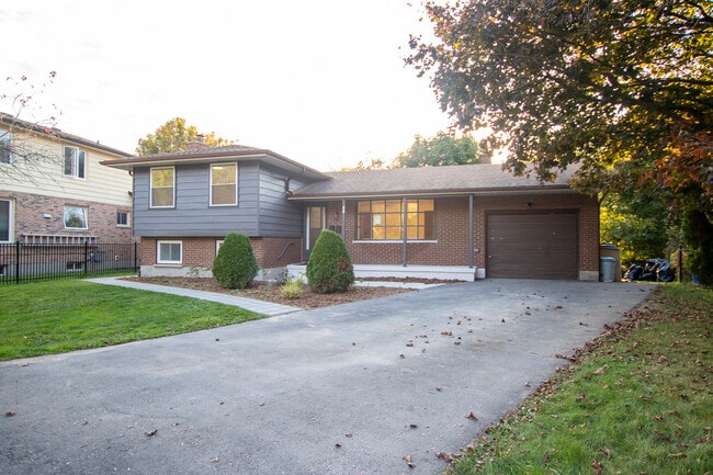 Photo - Byron Beauty! 2+ Den Home * Garage * Insuite Laundry * AVAIL NOW Unit UPPER