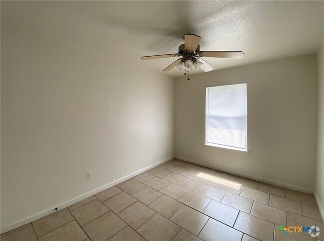 Building Photo - 1706 Windward Dr Unit D Rental