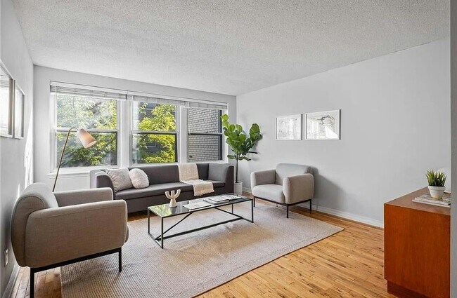 821 Douglas Ave