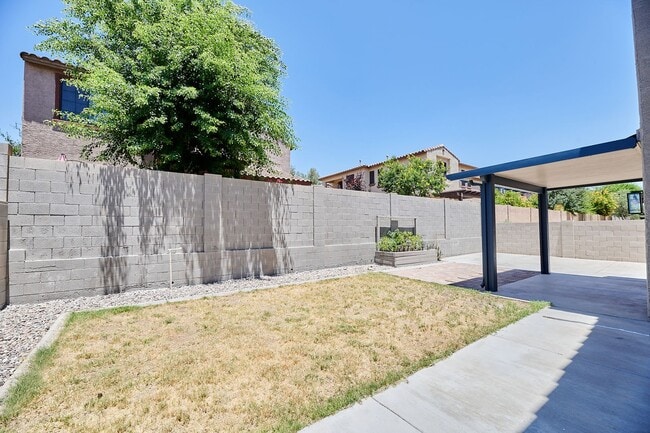 2340 W Dusty Wren Dr