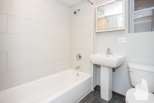 Photo - 2326 N Southport Ave