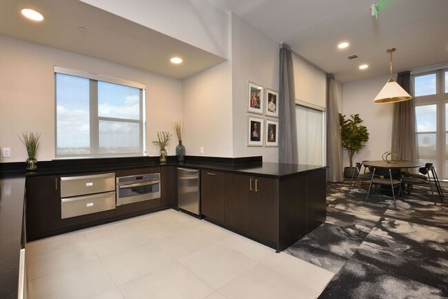 Building Photo - 6400 Washington Ave Unit 445