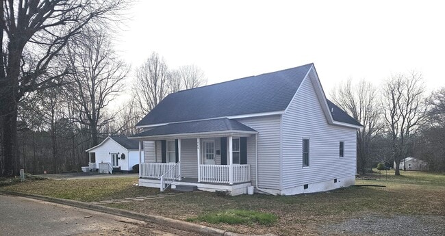 Photo - 706 Maple St