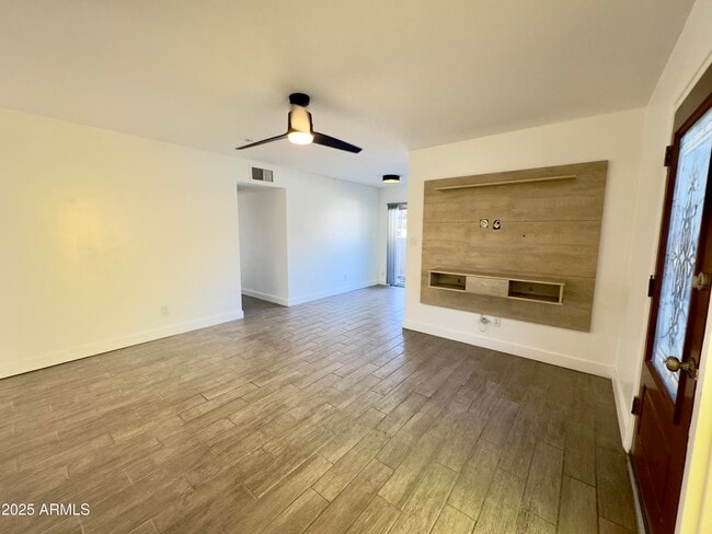 Building Photo - 1021 W Mission Ln