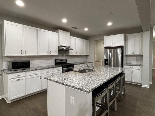 Photo - 96 Round Pond Dr