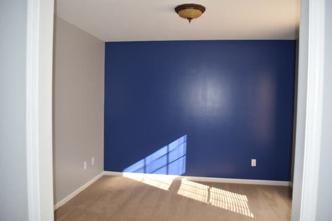 Photo - 8549 Hawthorn Hill