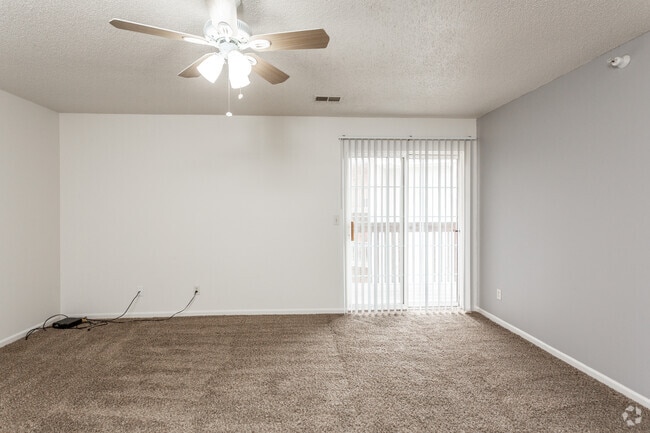 2BR, 1BA - 800 SF