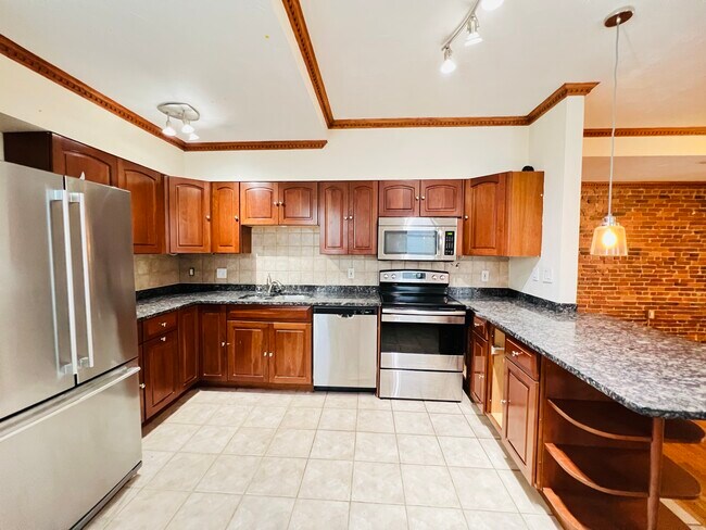 Photo - 71 Gainsborough St