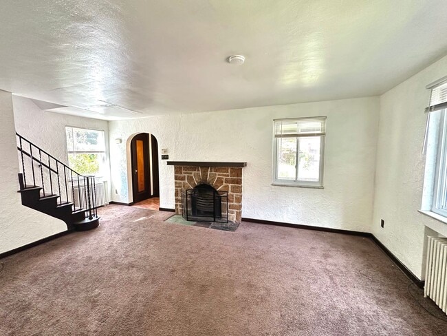 Photo - 2156 Sampson St
