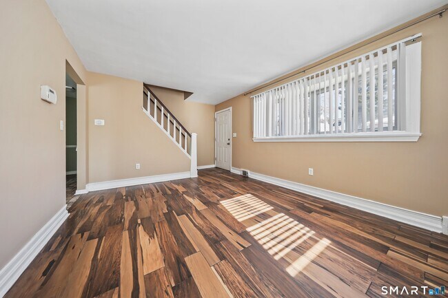 Photo - 33 Harland Ave