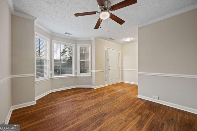 Photo - 2339 Leacroft Way