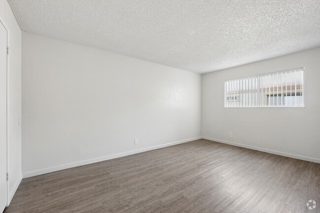 2BR, 1BA - 875SF - - Sunrise Center Apartments