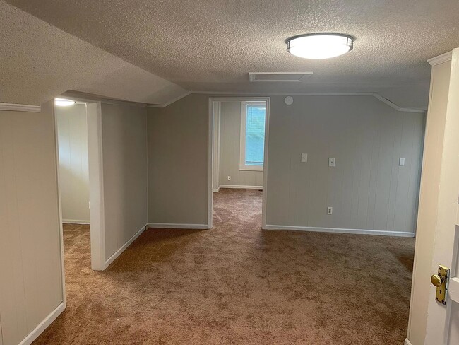 Building Photo - 715 N Church St Unit C Rental